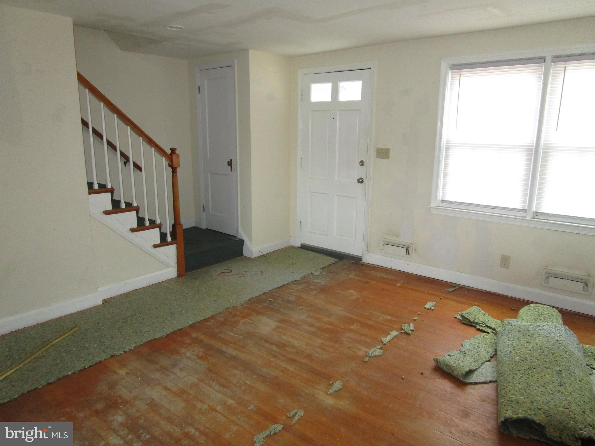 1645 Langford Road Baltimore, MD 21207 - Photo 3 of 17 Living Room