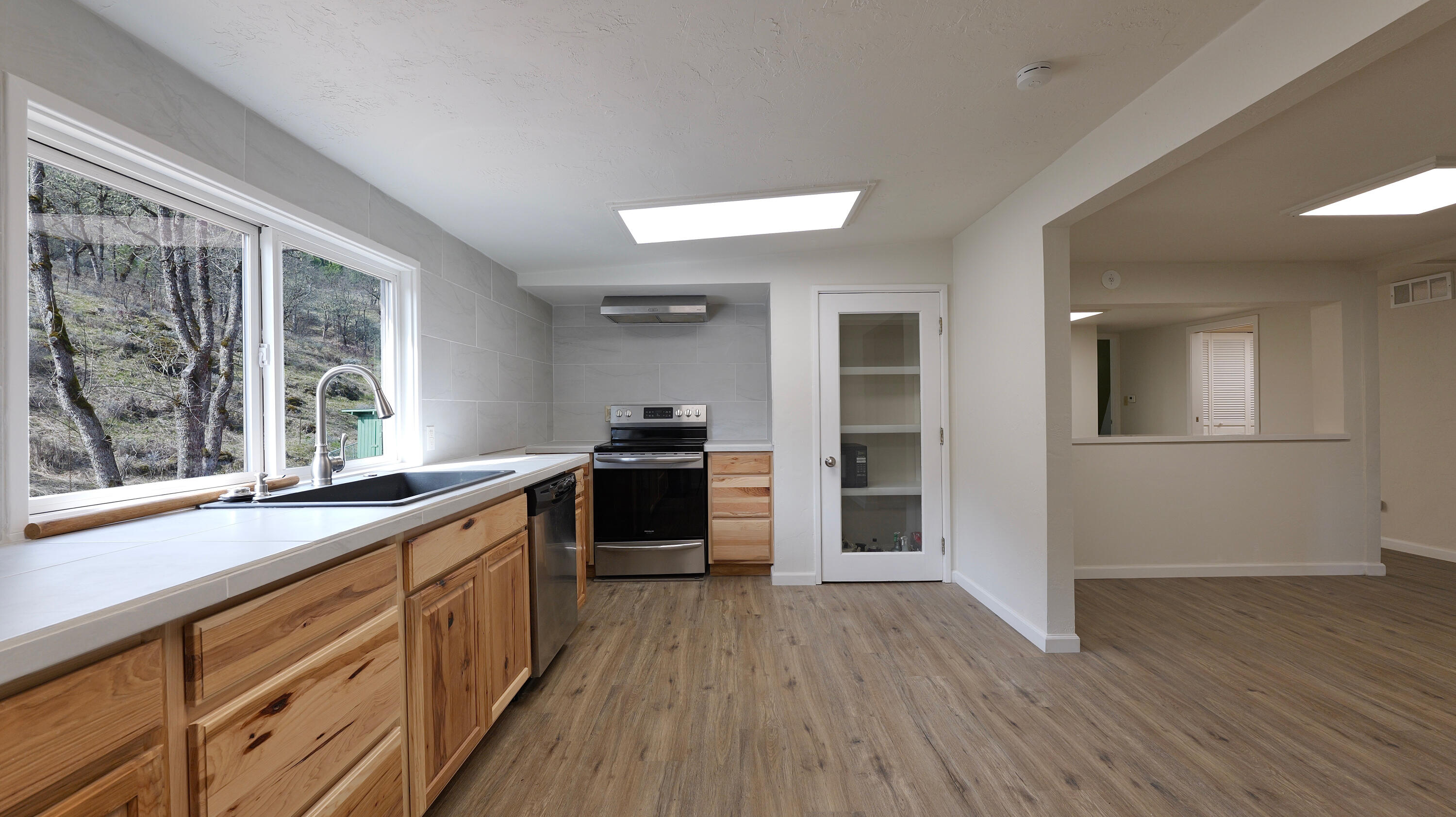 815 Old Trail Creek Road Trail, OR 97541 - Photo 24 of 55 Kitchen