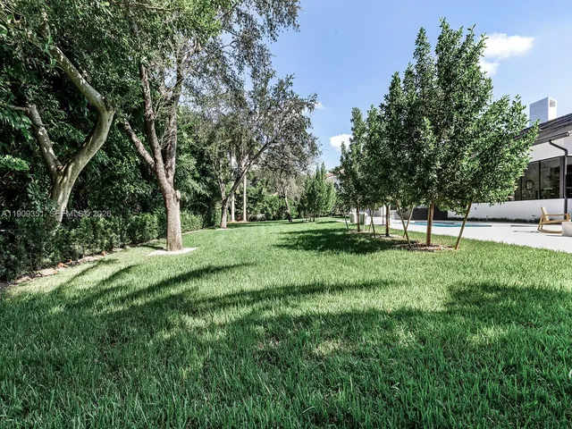 $9,750,000 | 7910 Los Pinos Circle, Coral Gables, FL 33143