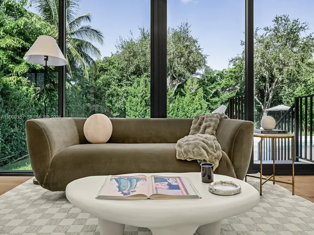$9,750,000 | 7910 Los Pinos Circle, Coral Gables, FL 33143