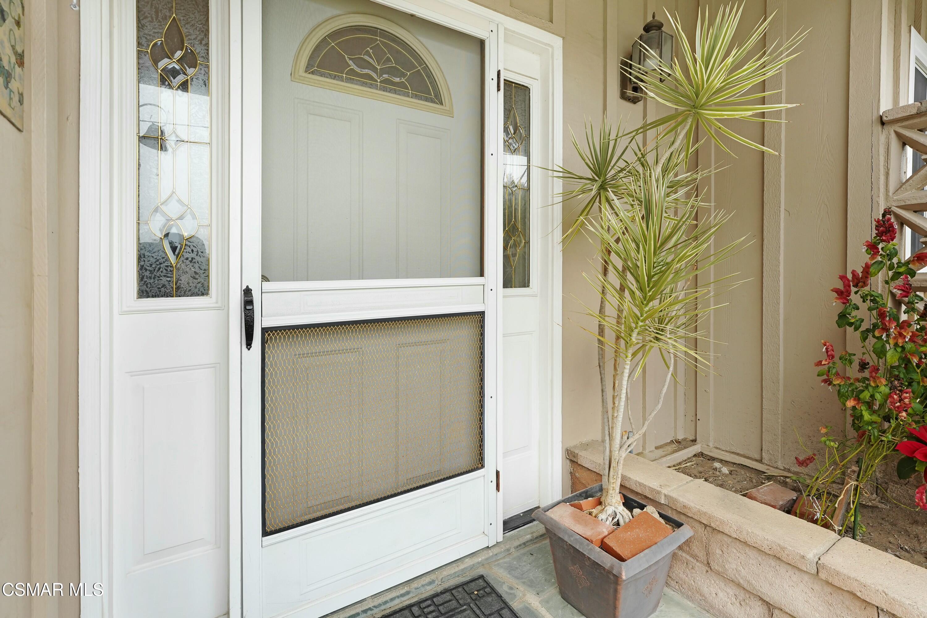 3075 Reservoir Drive Simi Valley, CA 93065 - Photo 2 of 20 a living room with furniture and flowers