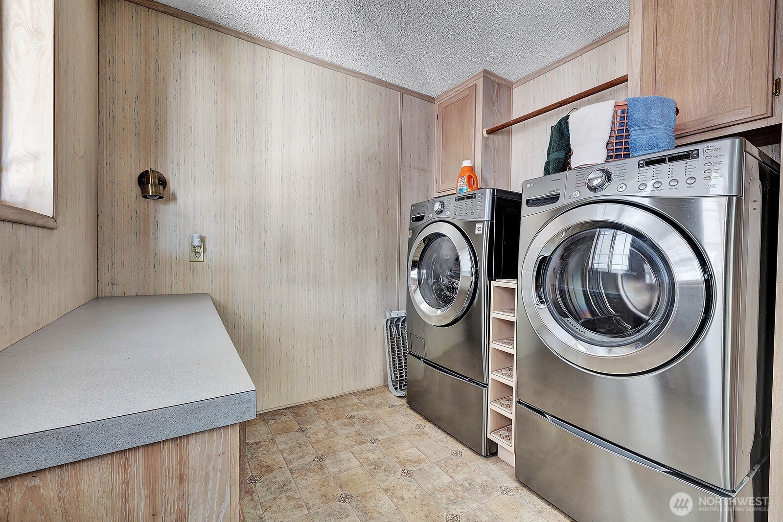 2611 South 288th Street, Unit 2 Federal Way, WA 98003 - Photo 15 of 22 a utility room with dryer and washer