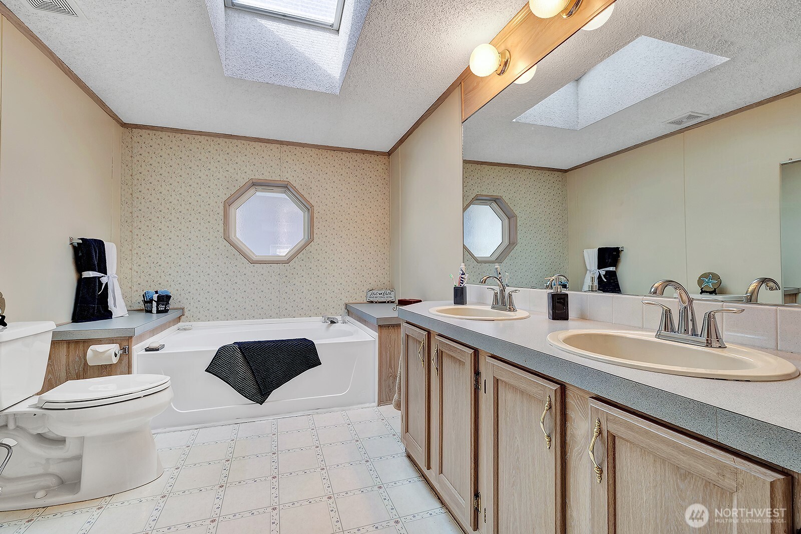 2611 South 288th Street, Unit 2 Federal Way, WA 98003 - Photo 9 of 22 a spacious bathroom with a toilet a sink and a mirror
