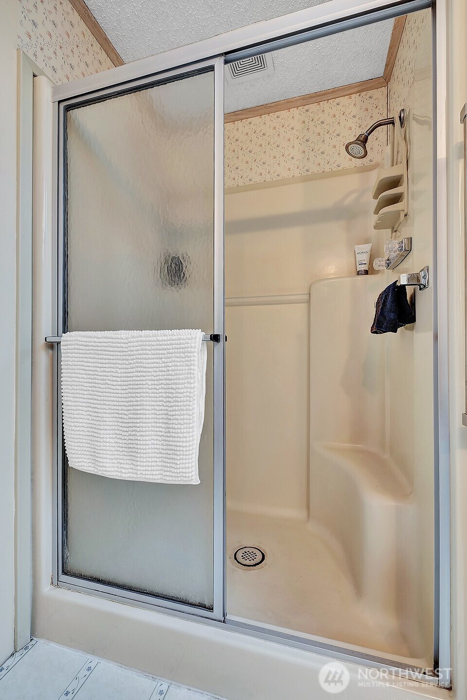 2611 South 288th Street, Unit 2 Federal Way, WA 98003 - Photo 10 of 22 a bathroom with a shower