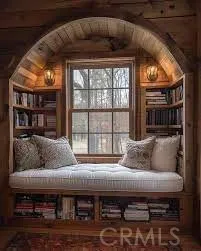 a view of a front of house with a yard