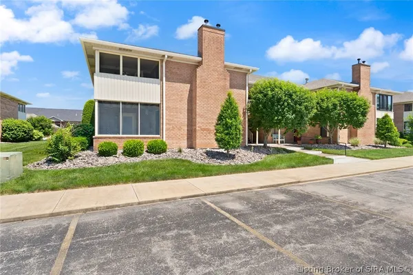 $197,500 | 1710 Charlestown New Albany Road, Unit 131, Jeffersonville, IN 47130
