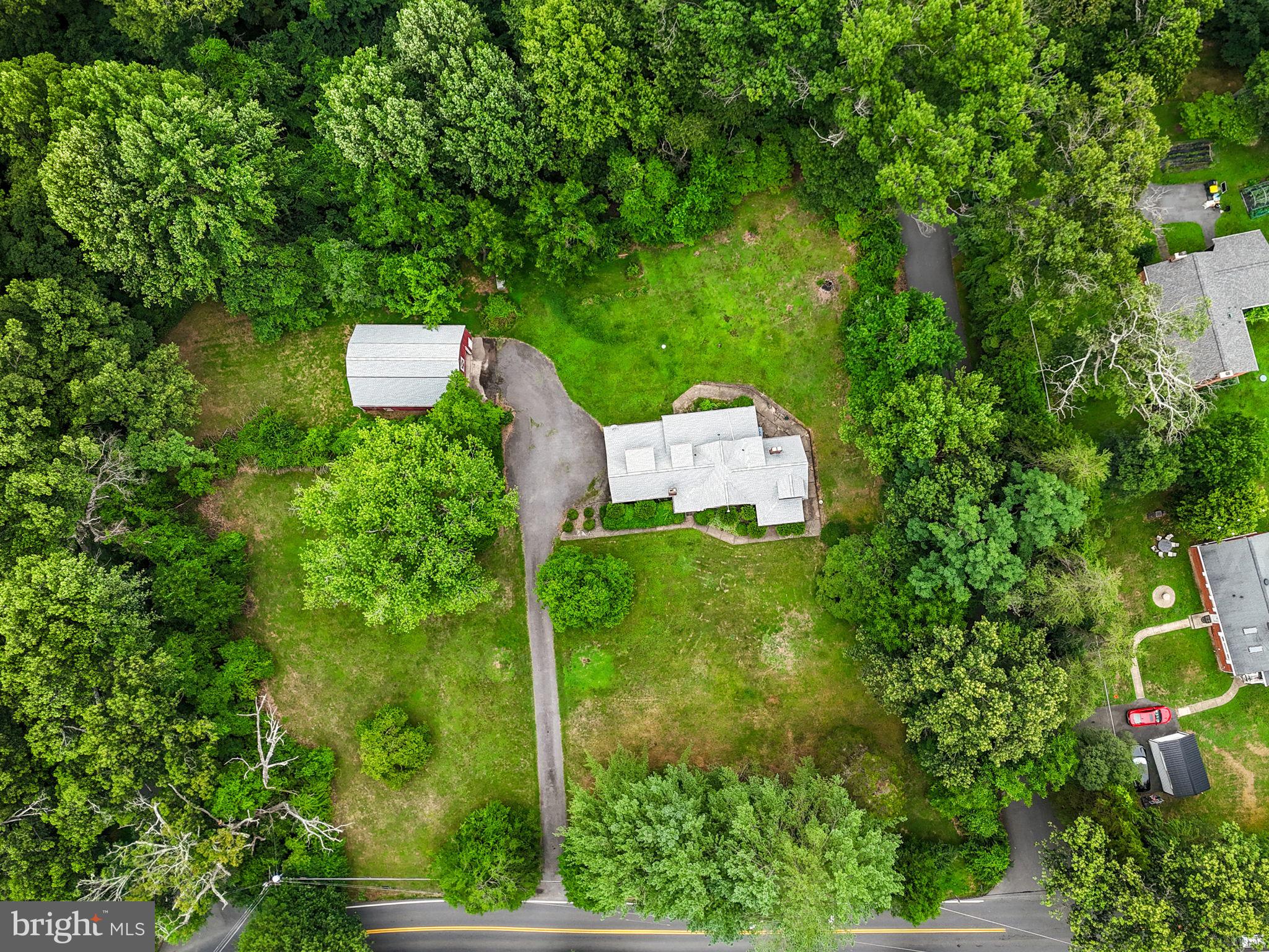 10622 Vale Road Oakton, VA 22124 - Photo 4 of 7 Gallery Image 4
