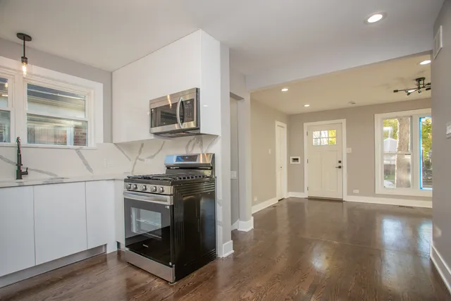 $264,900 | 12421 Honore Street, Calumet Park, IL 60827