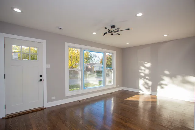 $264,900 | 12421 Honore Street, Calumet Park, IL 60827