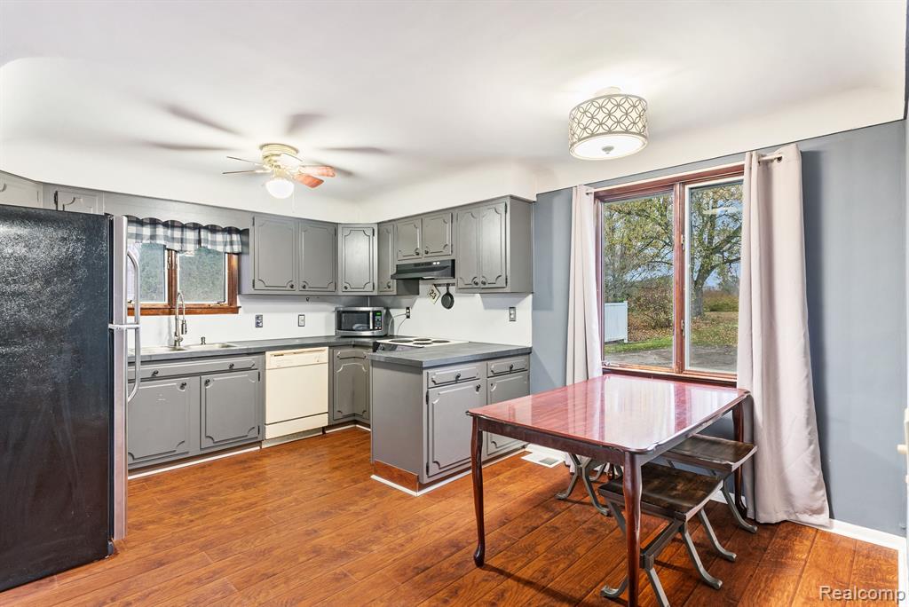 9786 Lansing Road Durand, MI 48429 - Photo 9 of 22 Gallery Image 9
