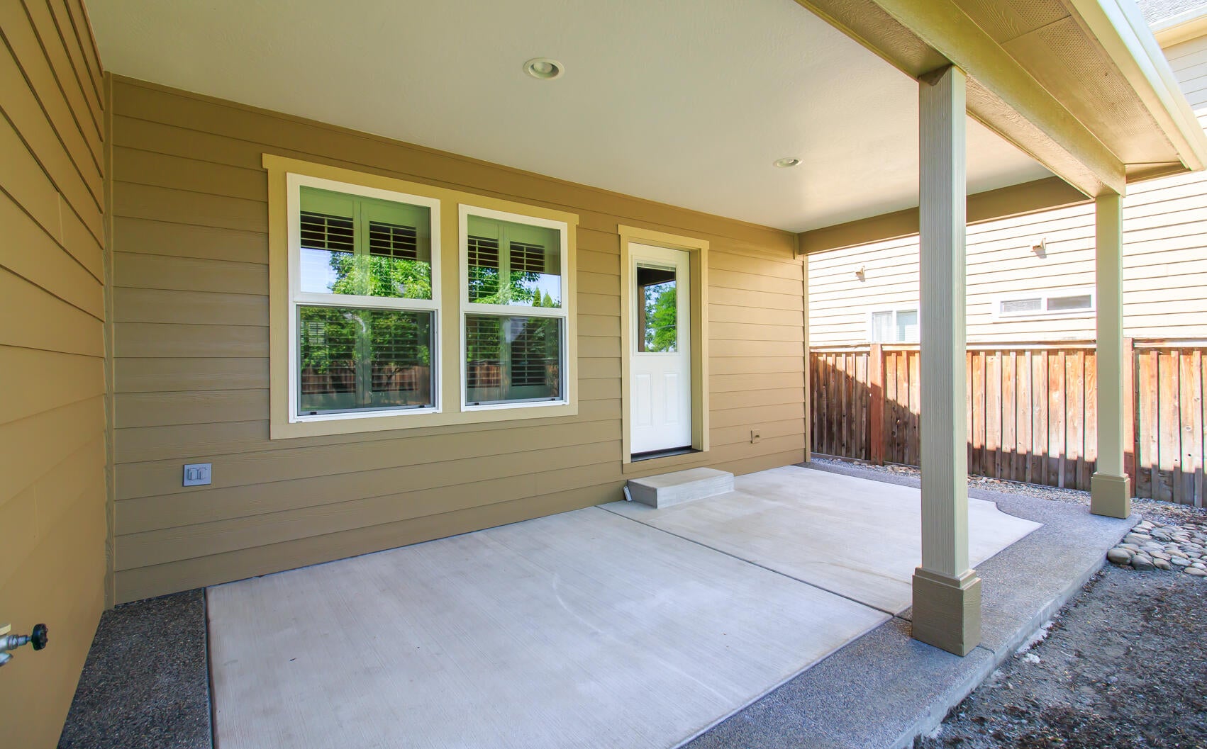 1955 Rabun Way Central Point, OR 97502 - Photo 25 of 33 Covered back porch