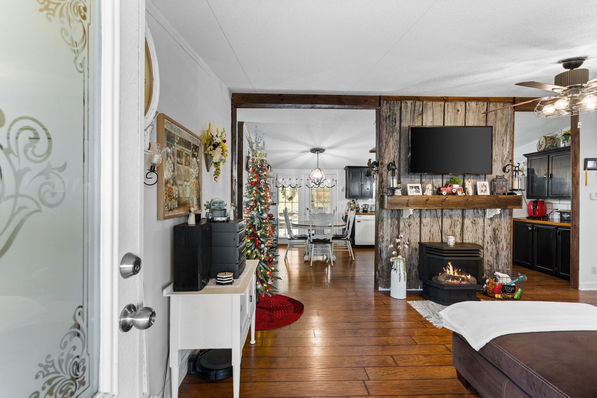 1892 Preacher Holt Road Mount Pleasant, TN 38474 - Photo 6 of 36 a living room with furniture a flat screen tv and a fireplace