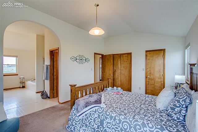 10290 Raygor Road Colorado Springs, CO 80908 - Photo 20 of 36