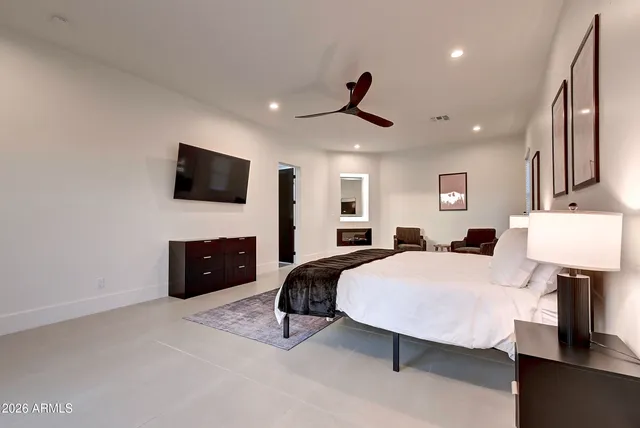 a en suite bathroom with a sink and a mirror