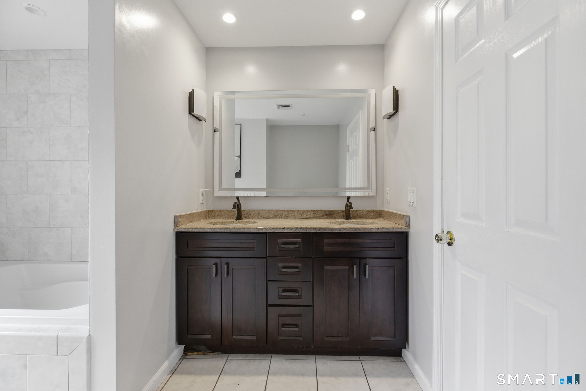 44 Brinsmade Road Hamden, CT 06514 - Photo 11 of 39