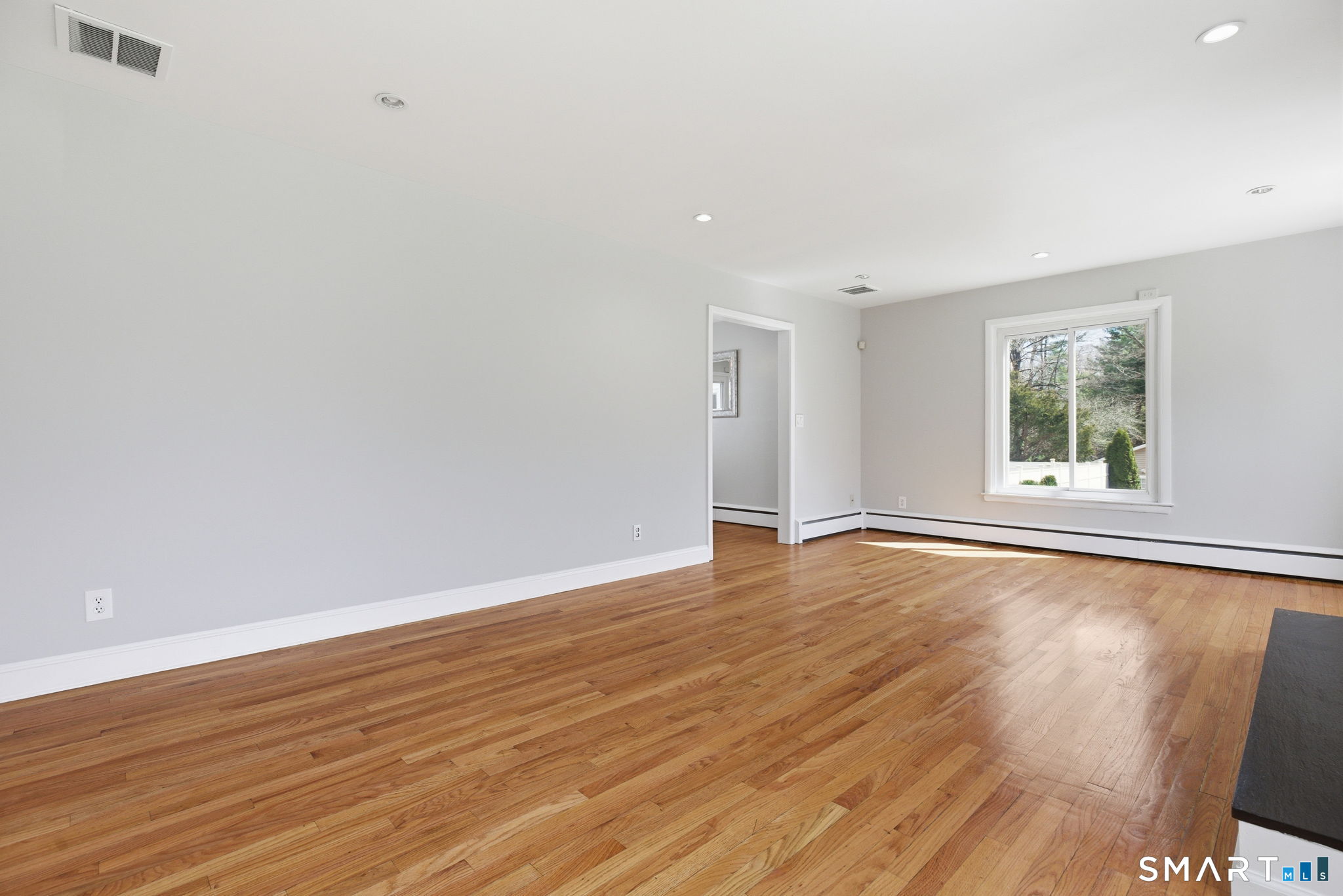 44 Brinsmade Road Hamden, CT 06514 - Photo 4 of 39