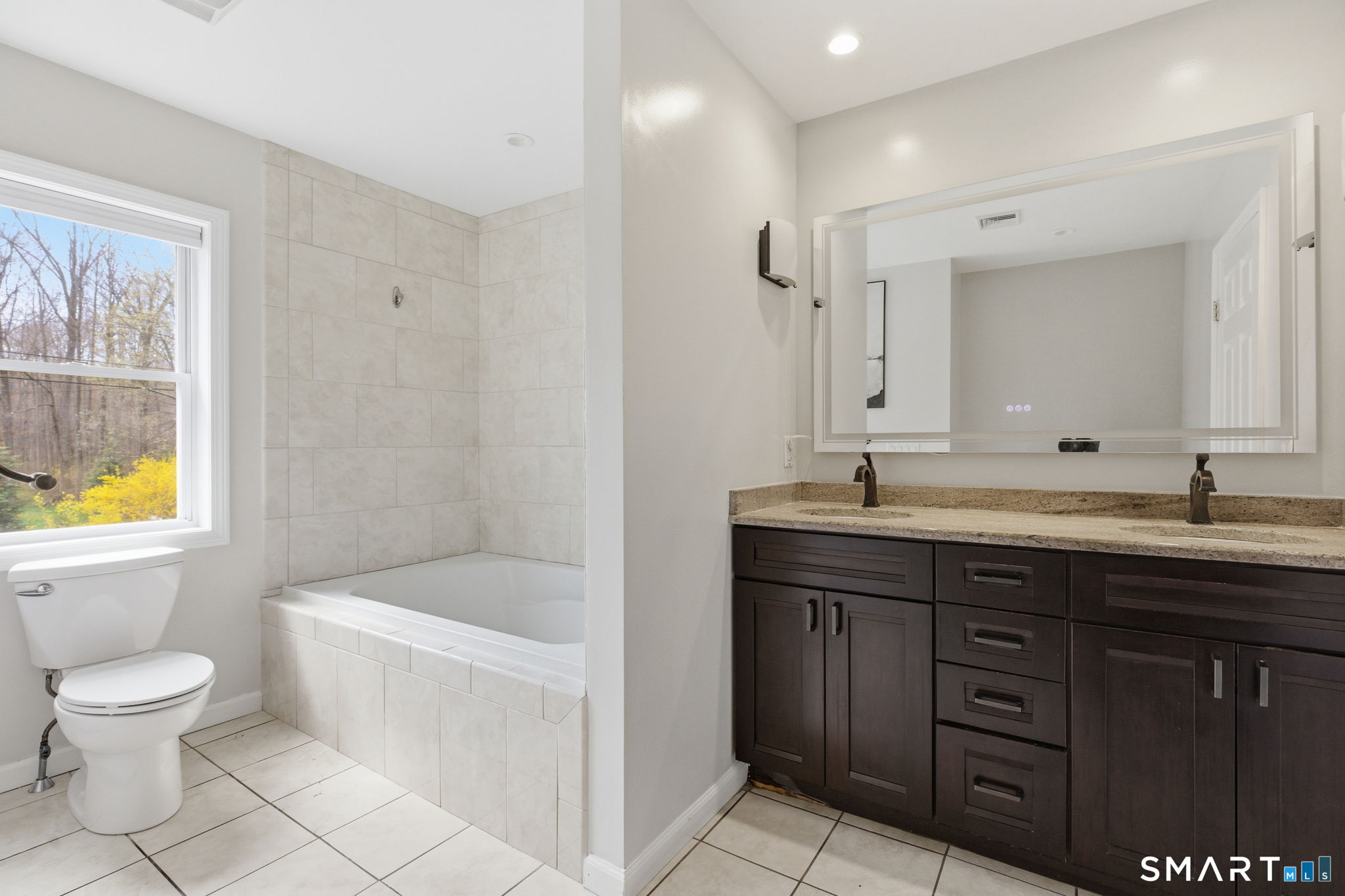 44 Brinsmade Road Hamden, CT 06514 - Photo 10 of 39