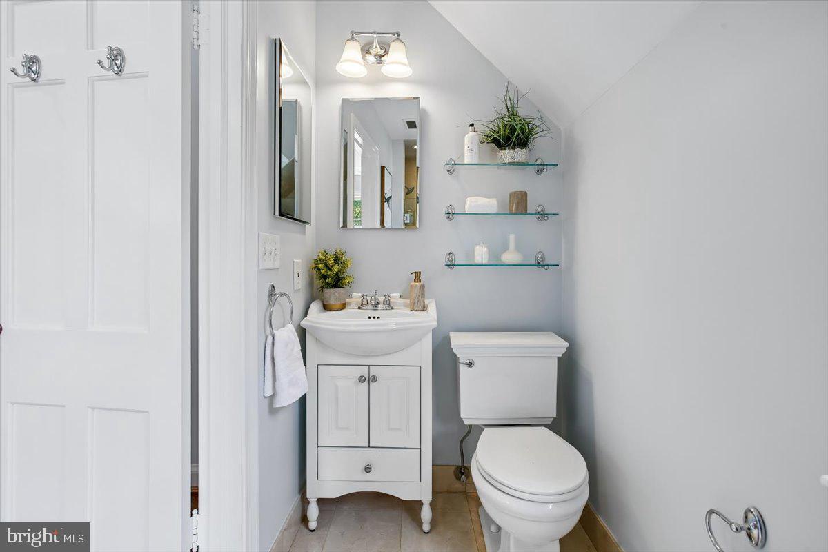 7505 Glendale Road Chevy Chase, MD 20815 - Photo 24 of 59 En-suite bathoom