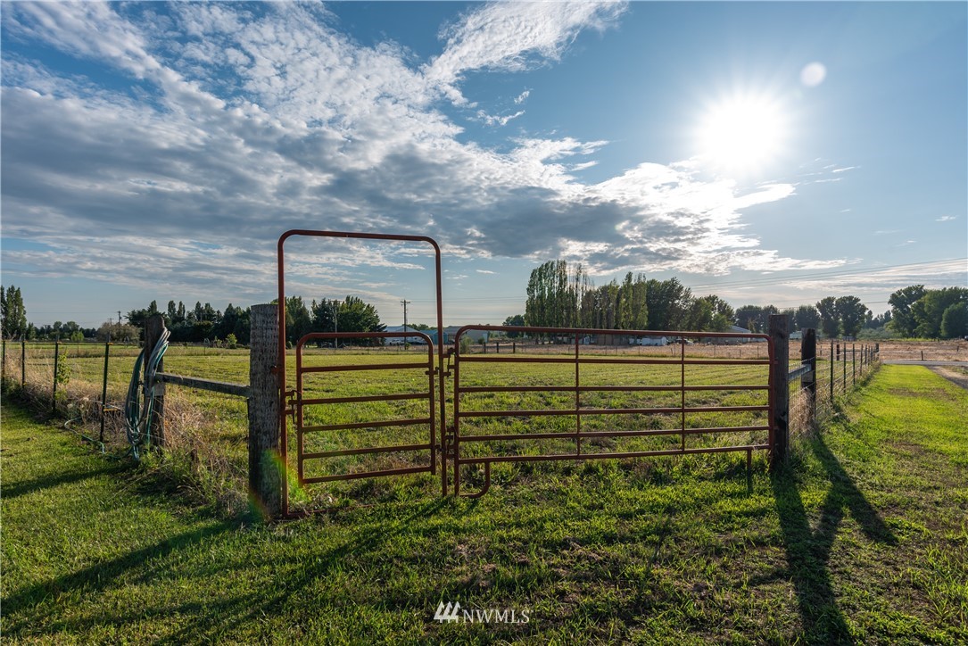 5357 Rd K Northeast Moses Lake, WA 98837 - Photo 5 of 25