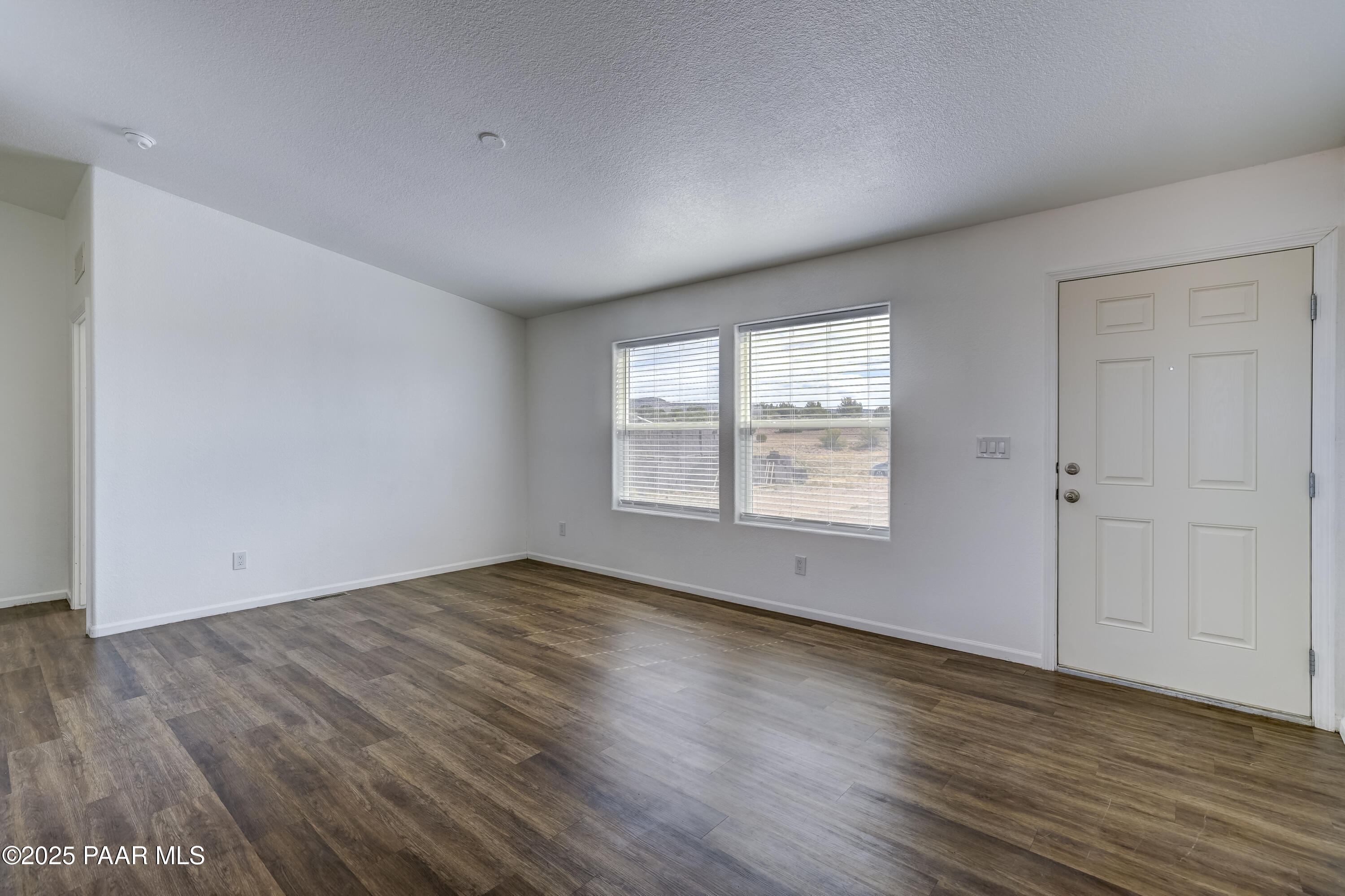 26600 North Feather Mountain Road Paulden, AZ 86334 - Photo 2 of 52 Living Room 1