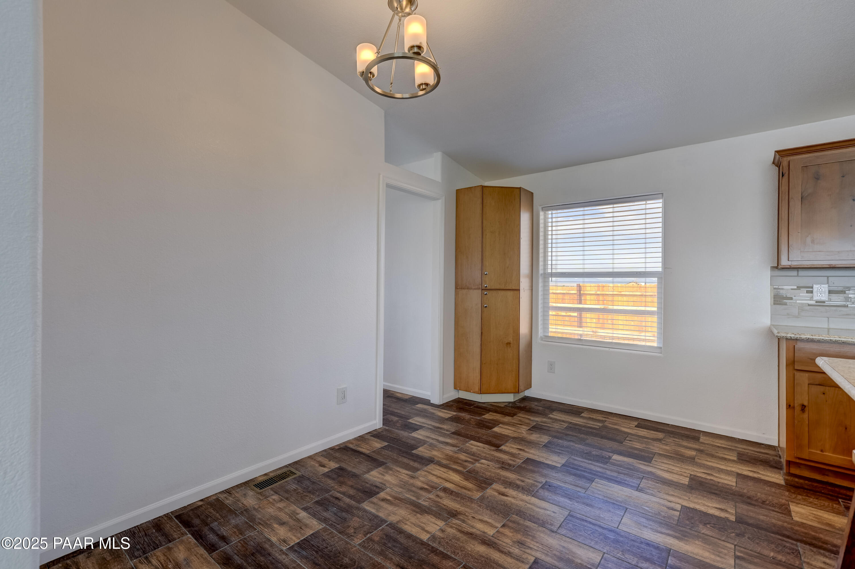 26600 North Feather Mountain Road Paulden, AZ 86334 - Photo 5 of 52 Dining Area 1