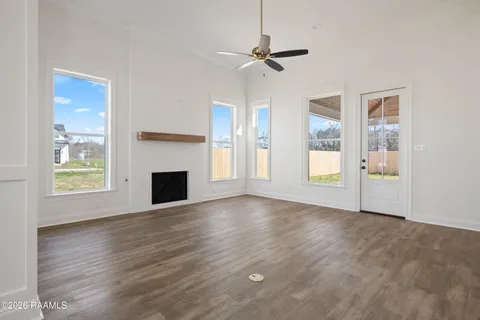 $379,900 | 103 Fountain Mdw Drive, Broussard, LA 70518
