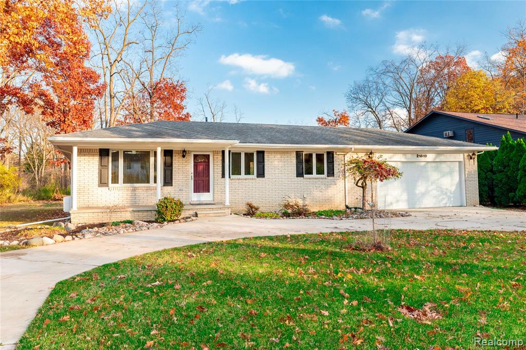 21819 Meridian Road Grosse Ile, MI 48138 - Photo 2 of 27