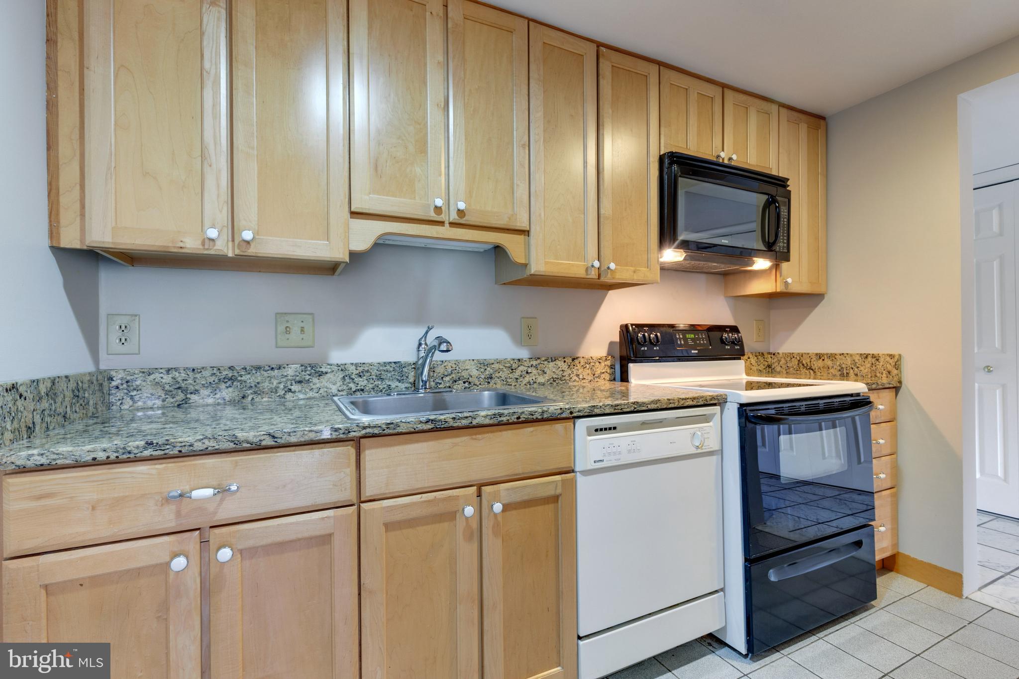 6300 Stevenson Avenue, Unit 907 Alexandria, VA 22304 - Photo 12 of 33