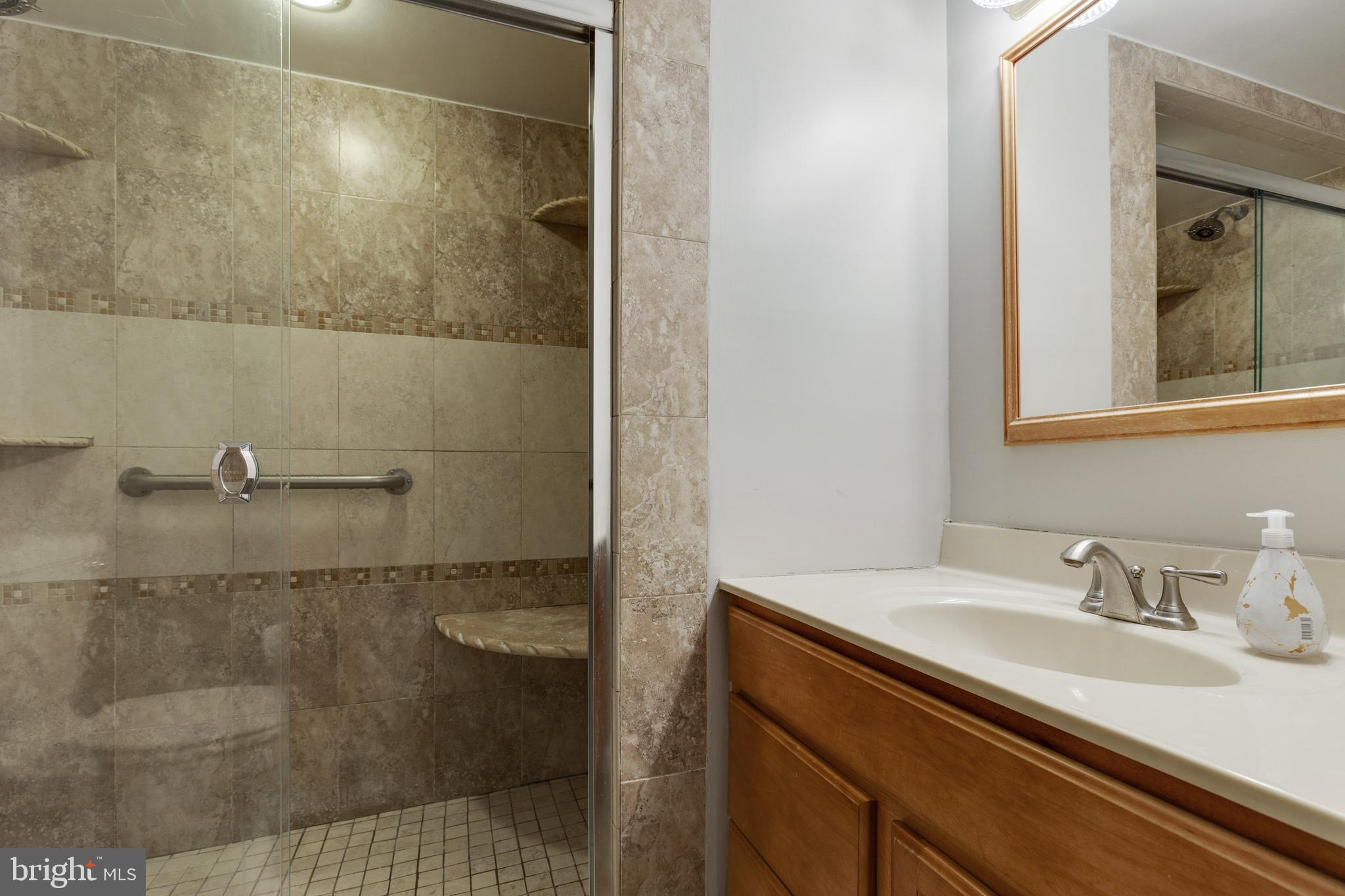 6300 Stevenson Avenue, Unit 907 Alexandria, VA 22304 - Photo 19 of 33