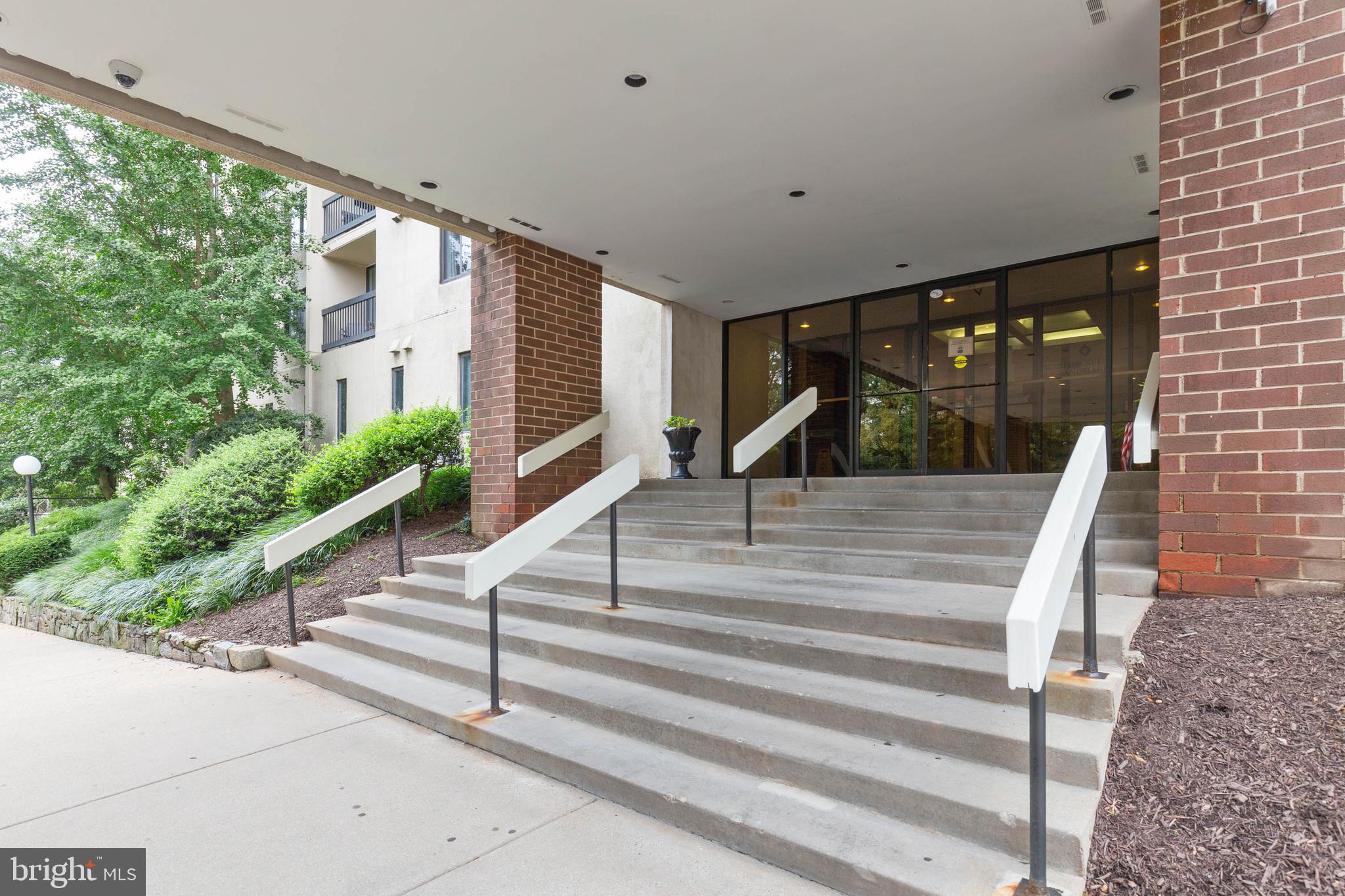 6300 Stevenson Avenue, Unit 907 Alexandria, VA 22304 - Photo 3 of 33