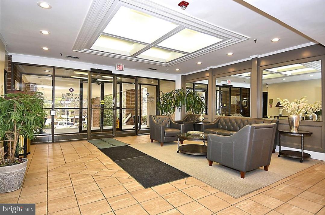 6300 Stevenson Avenue, Unit 907 Alexandria, VA 22304 - Photo 4 of 33