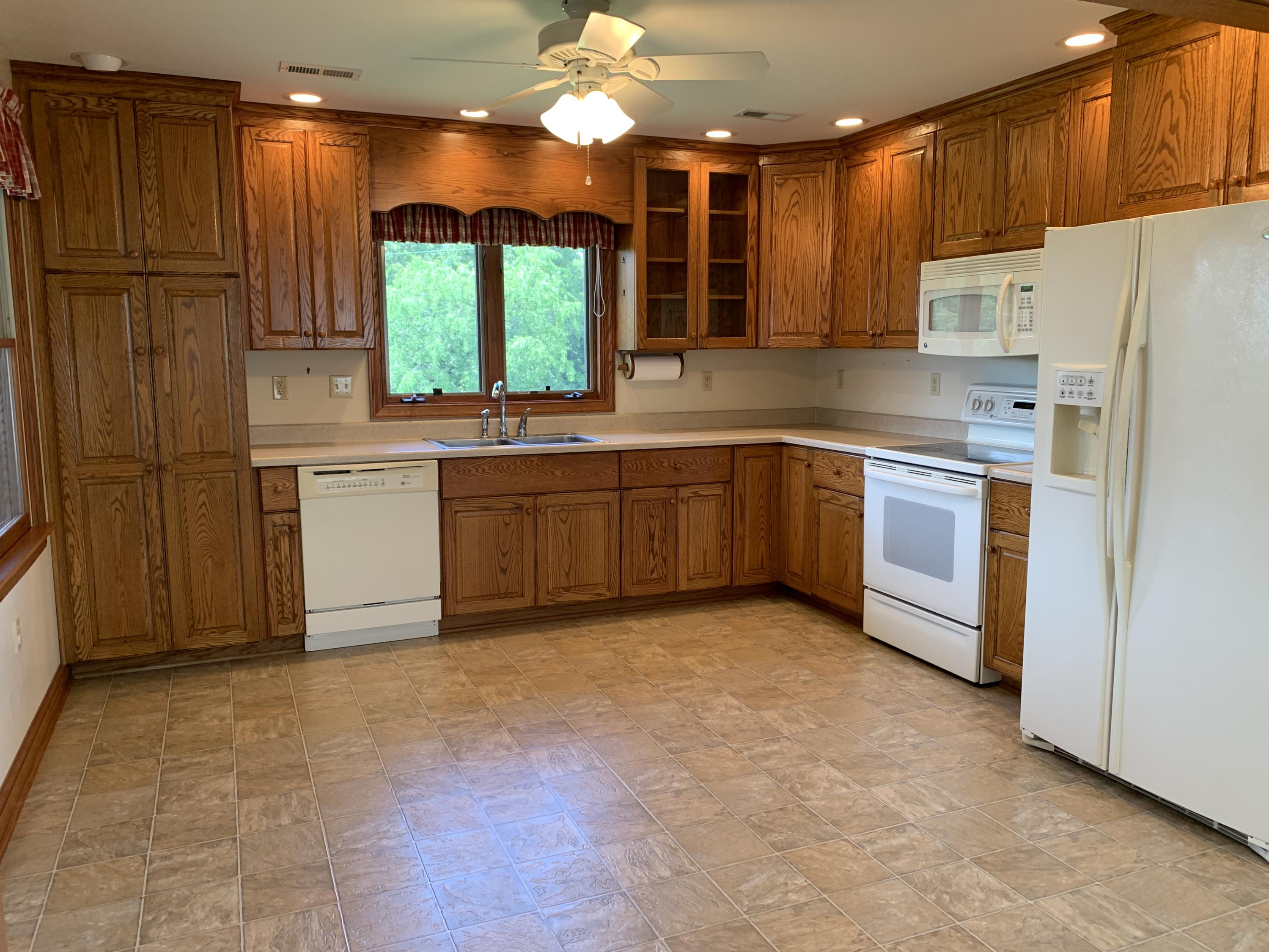 2335 Alean Road Wirtz, VA 24184 - Photo 21 of 101 19 Kitchen