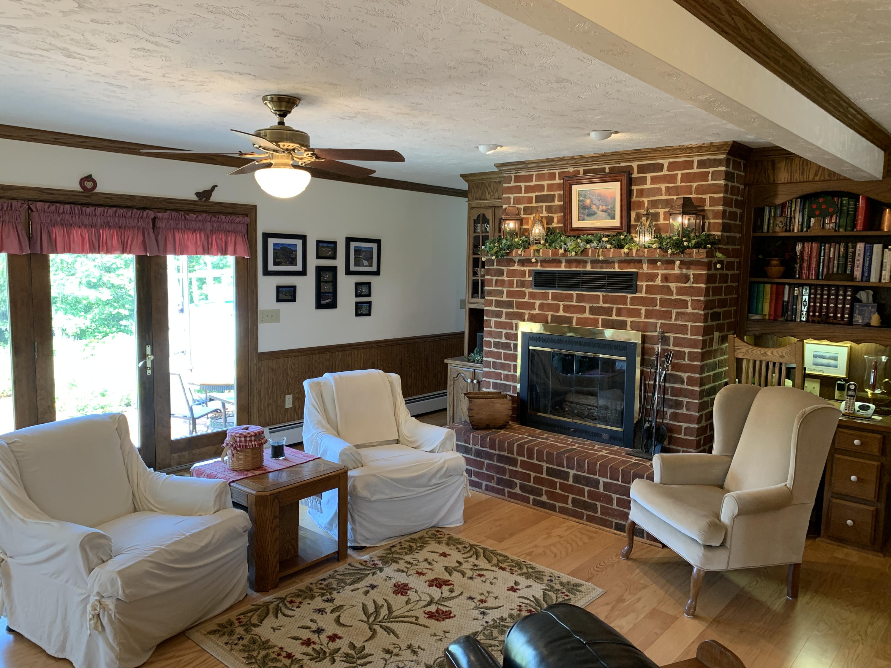 2335 Alean Road Wirtz, VA 24184 - Photo 4 of 101 3 Family Room (3)