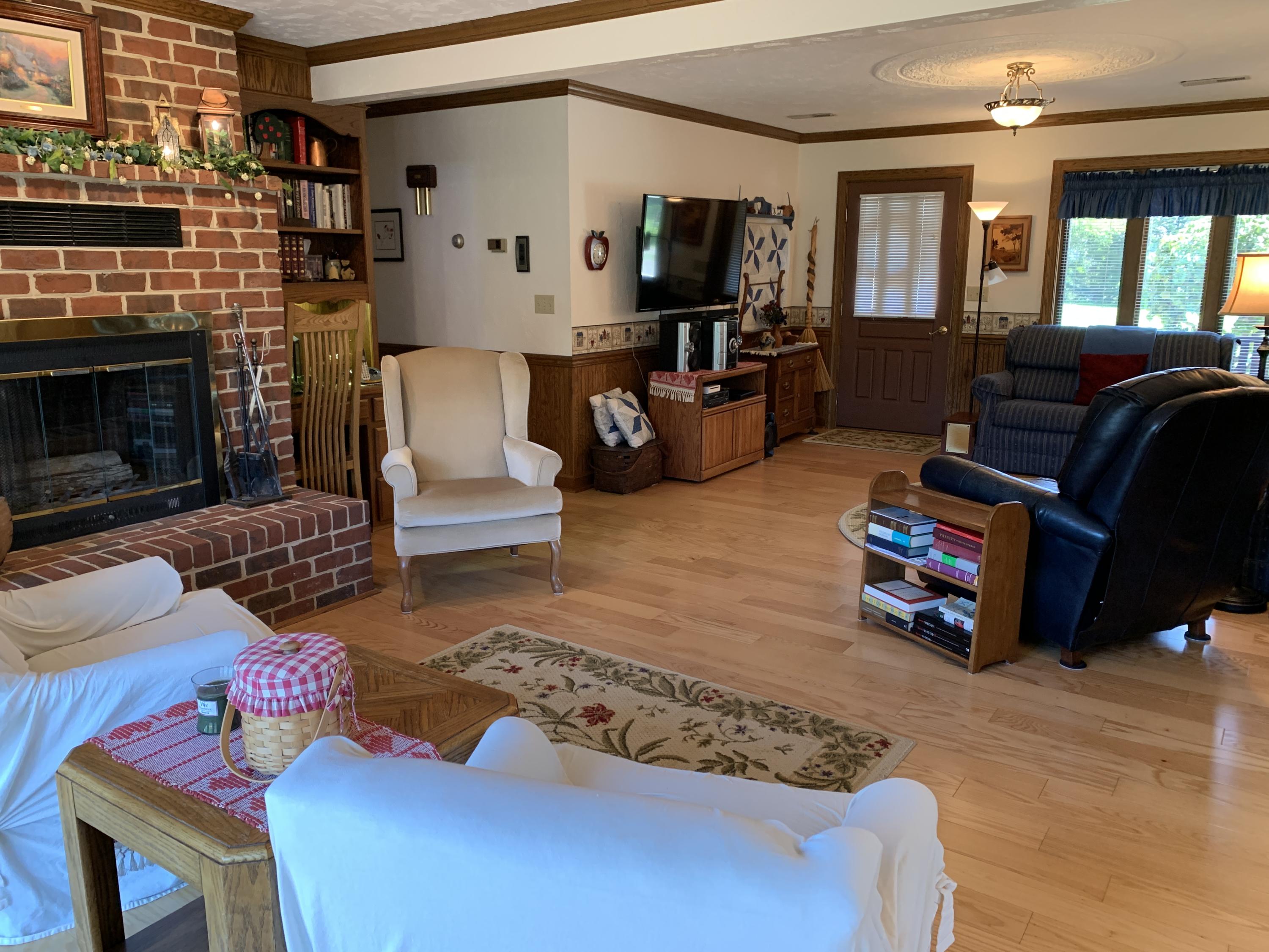2335 Alean Road Wirtz, VA 24184 - Photo 39 of 101 35 Family Room (11)