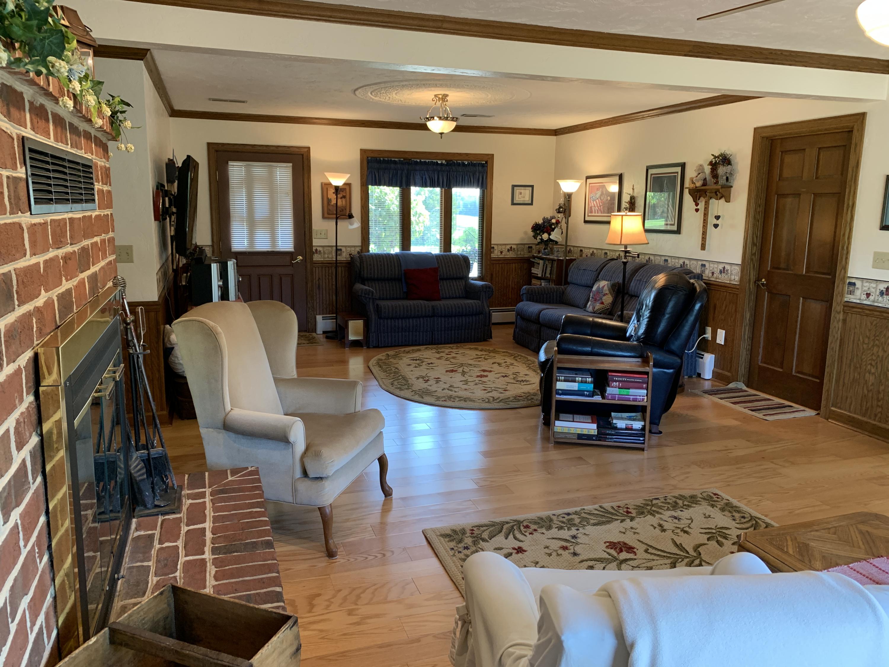 2335 Alean Road Wirtz, VA 24184 - Photo 40 of 101 36 Family Room (1)