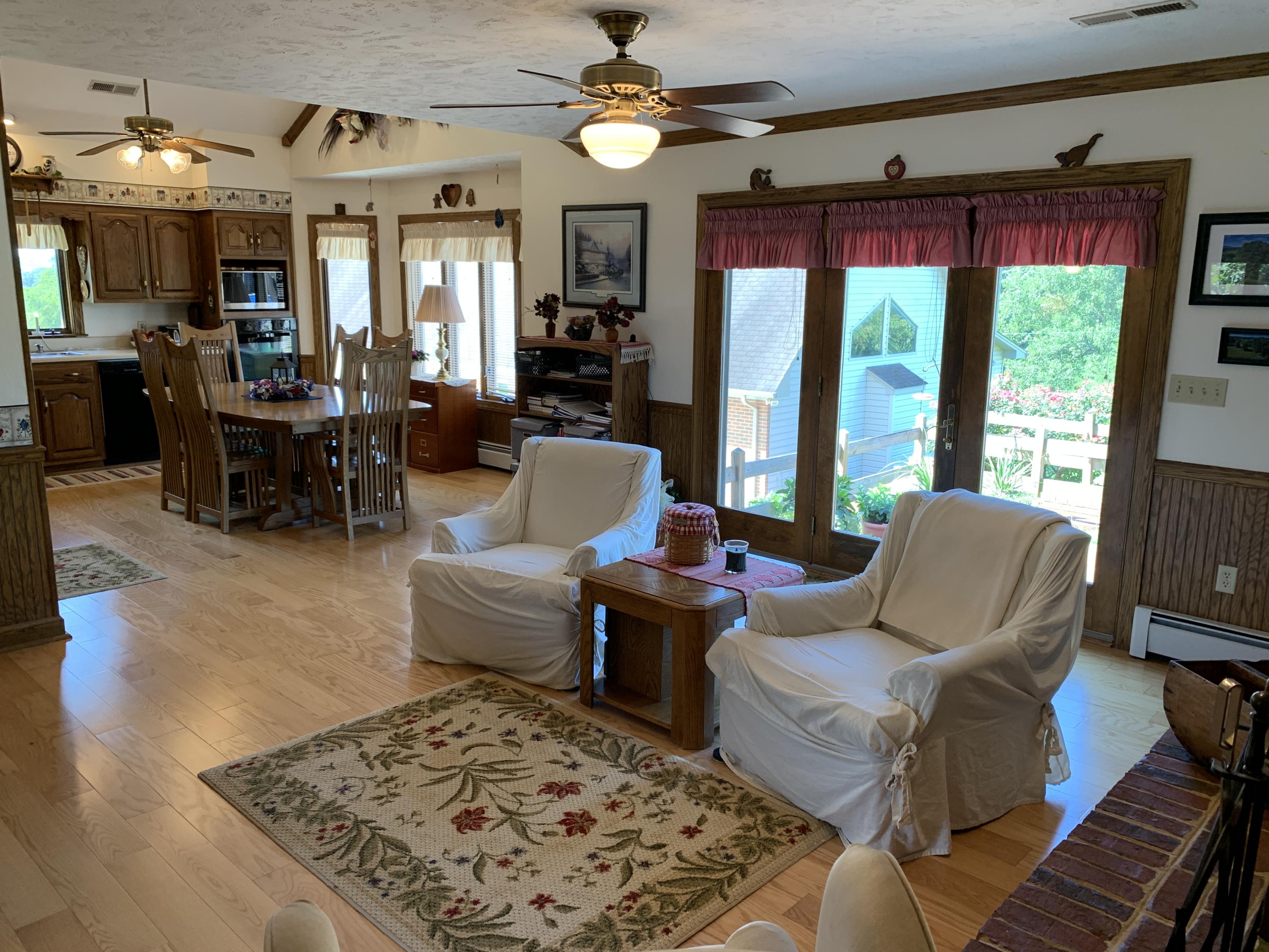 2335 Alean Road Wirtz, VA 24184 - Photo 42 of 101 38 Family Room (4)