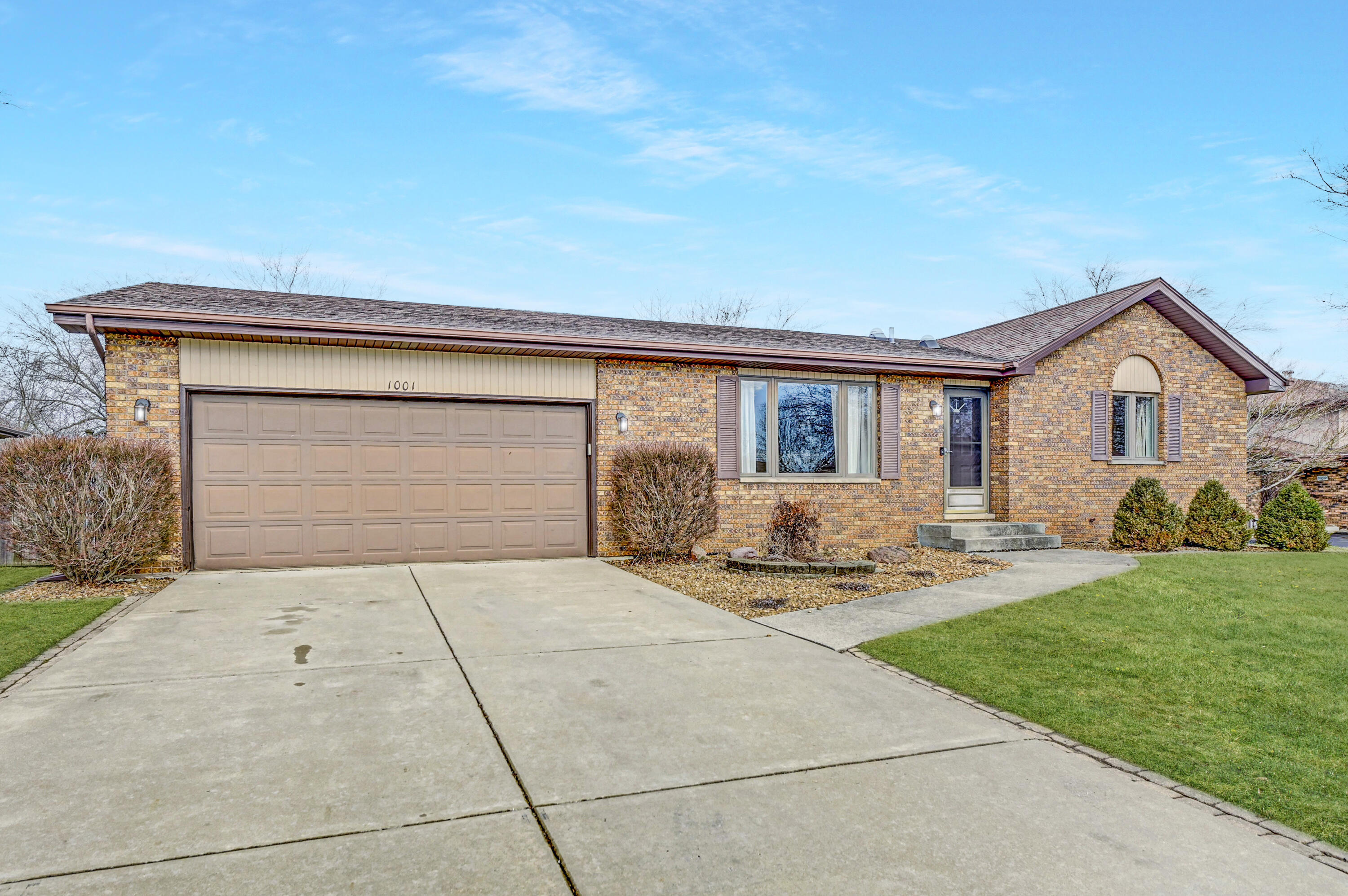 1001 Tomahawk Road Dyer, IN 46311 - Photo 2 of 27 3000x1996