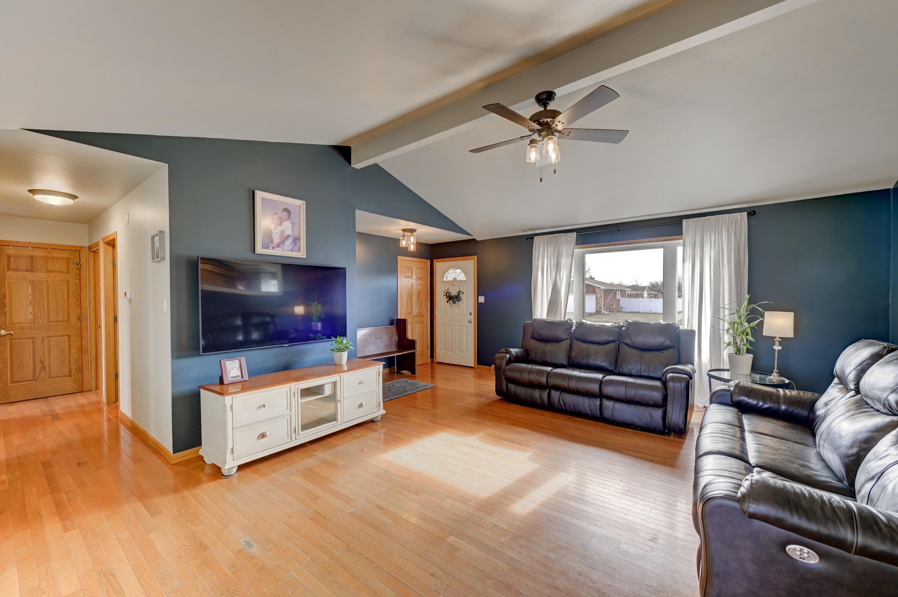 1001 Tomahawk Road Dyer, IN 46311 - Photo 4 of 27 3000x1996