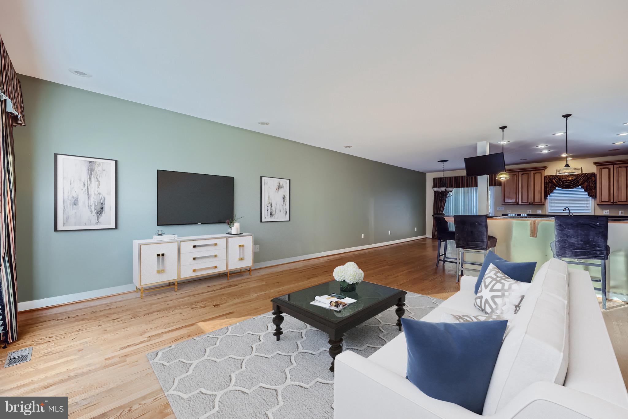 24 Box Circle Essex, MD 21221 - Photo 2 of 22 Living Room