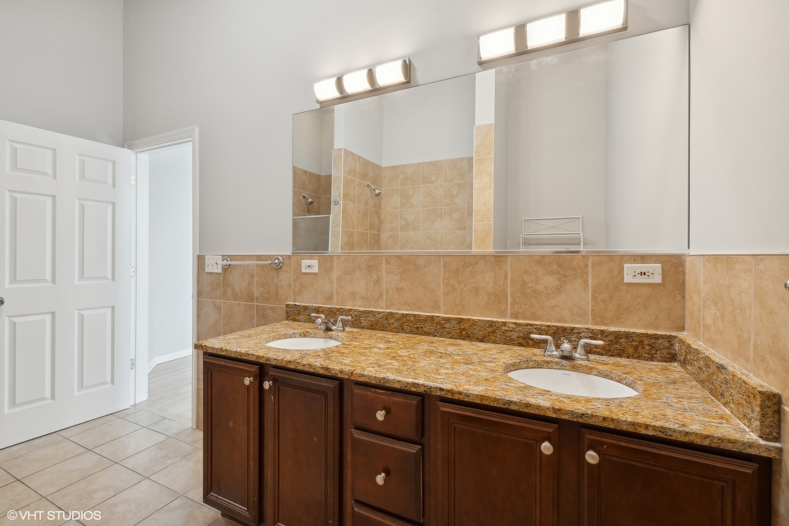 4646 South Prairie Avenue, Unit 3S Chicago, IL 60653 - Photo 19 of 42 a bathroom with a granite countertop sink and a mirror