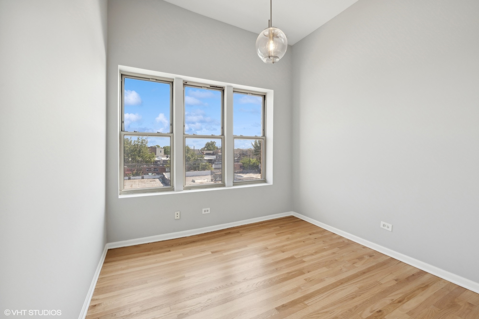 4646 South Prairie Avenue, Unit 3S Chicago, IL 60653 - Photo 22 of 42 an empty room with wooden floor and windows
