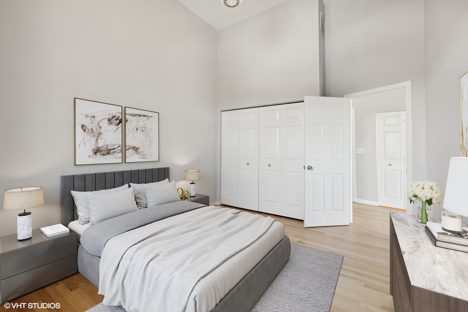 4646 South Prairie Avenue, Unit 3S Chicago, IL 60653 - Photo 30 of 42 a bedroom with a bed and a painting on the wall