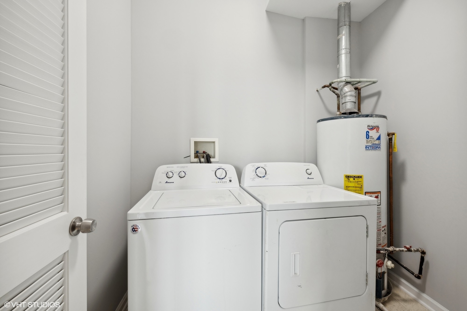 4646 South Prairie Avenue, Unit 3S Chicago, IL 60653 - Photo 37 of 42 a utility room with dryer and washer