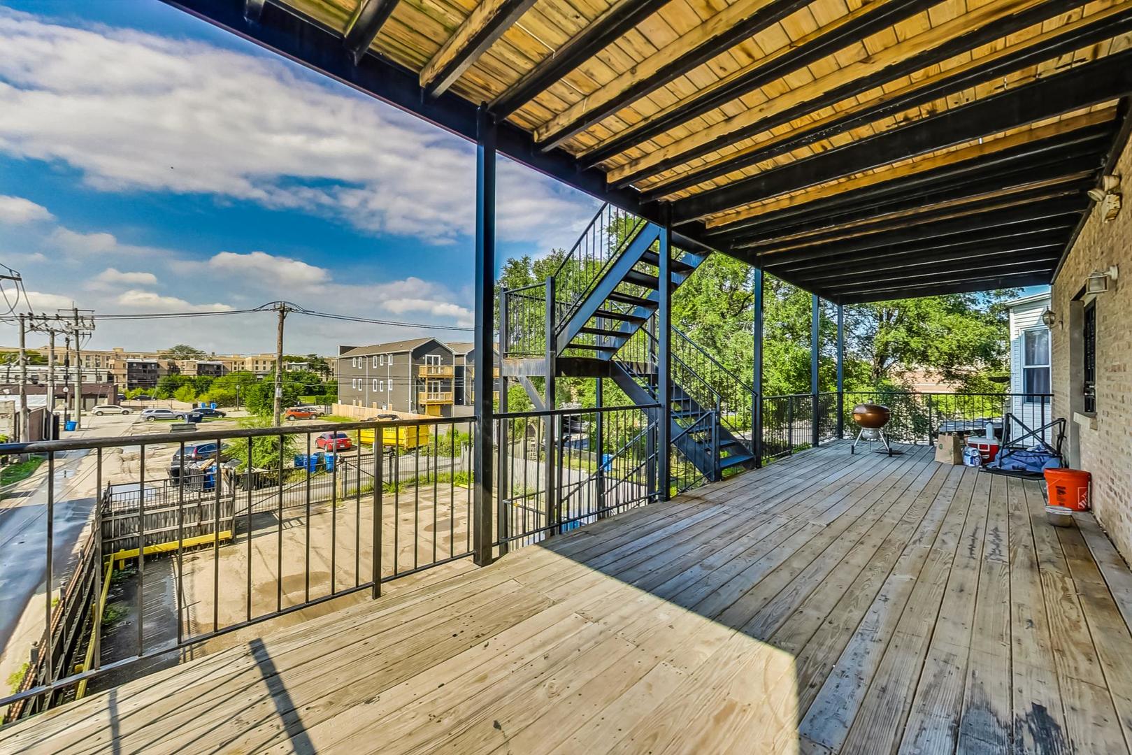 4646 South Prairie Avenue, Unit 3S Chicago, IL 60653 - Photo 40 of 42 a view of balcony with wooden floor