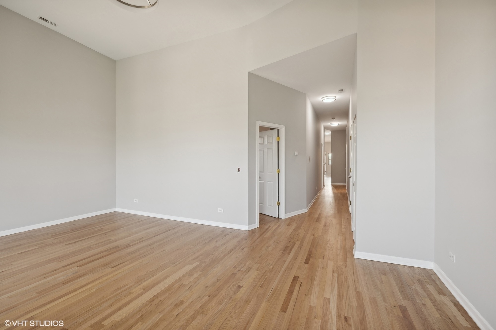 4646 South Prairie Avenue, Unit 3S Chicago, IL 60653 - Photo 9 of 42 a view of a hallway with wooden floor