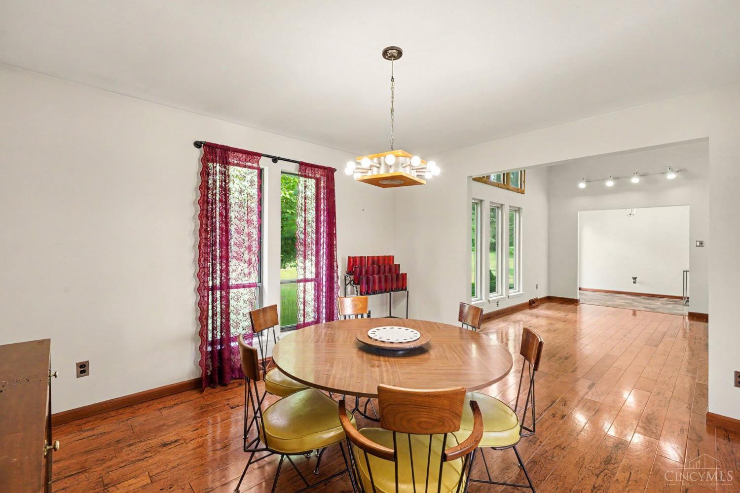 2420 Devils Backbone Road Cincinnati, OH 45233 - Photo 5 of 27