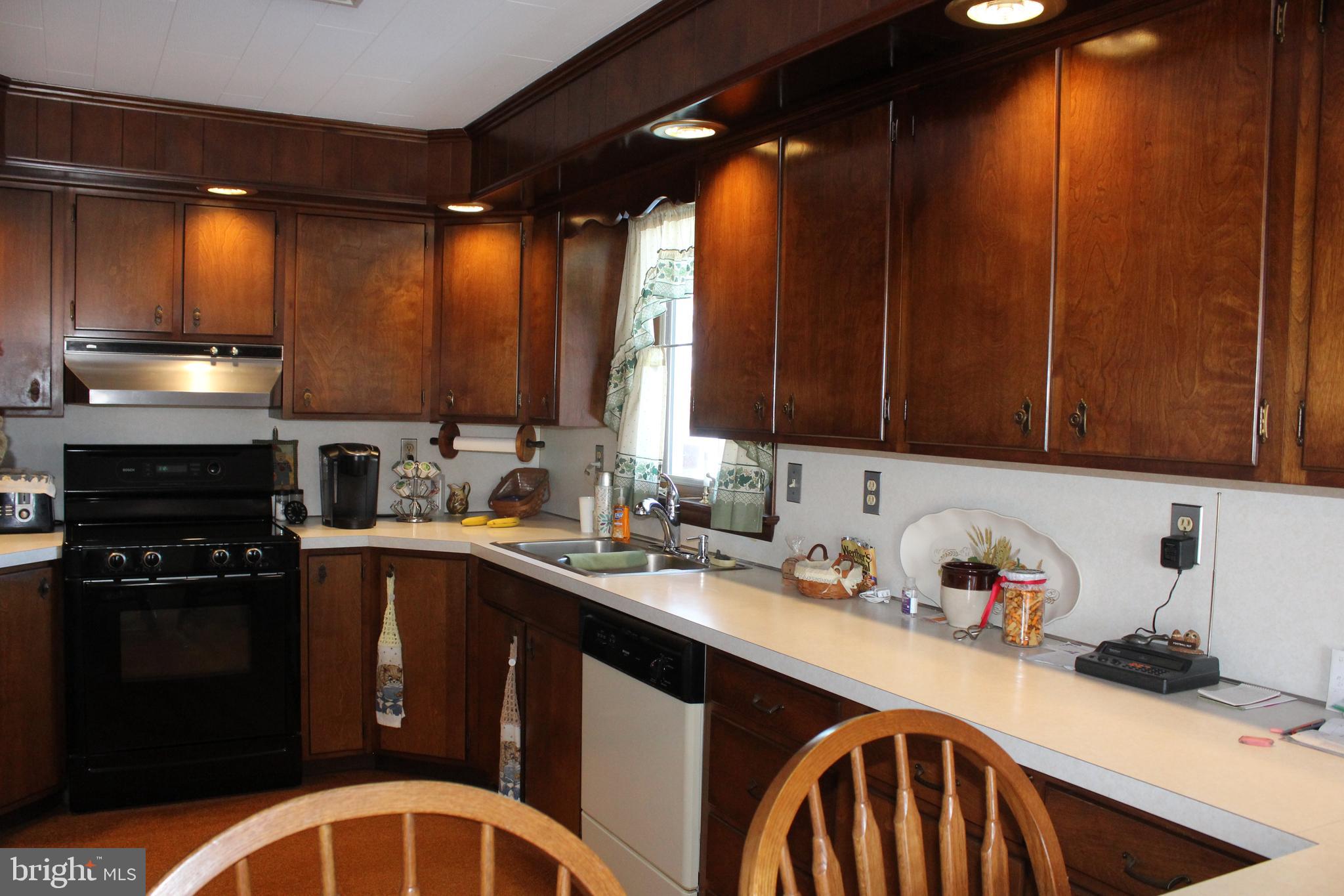 345 East Lexington Road Lititz, PA 17543 - Photo 7 of 41 Kitchen