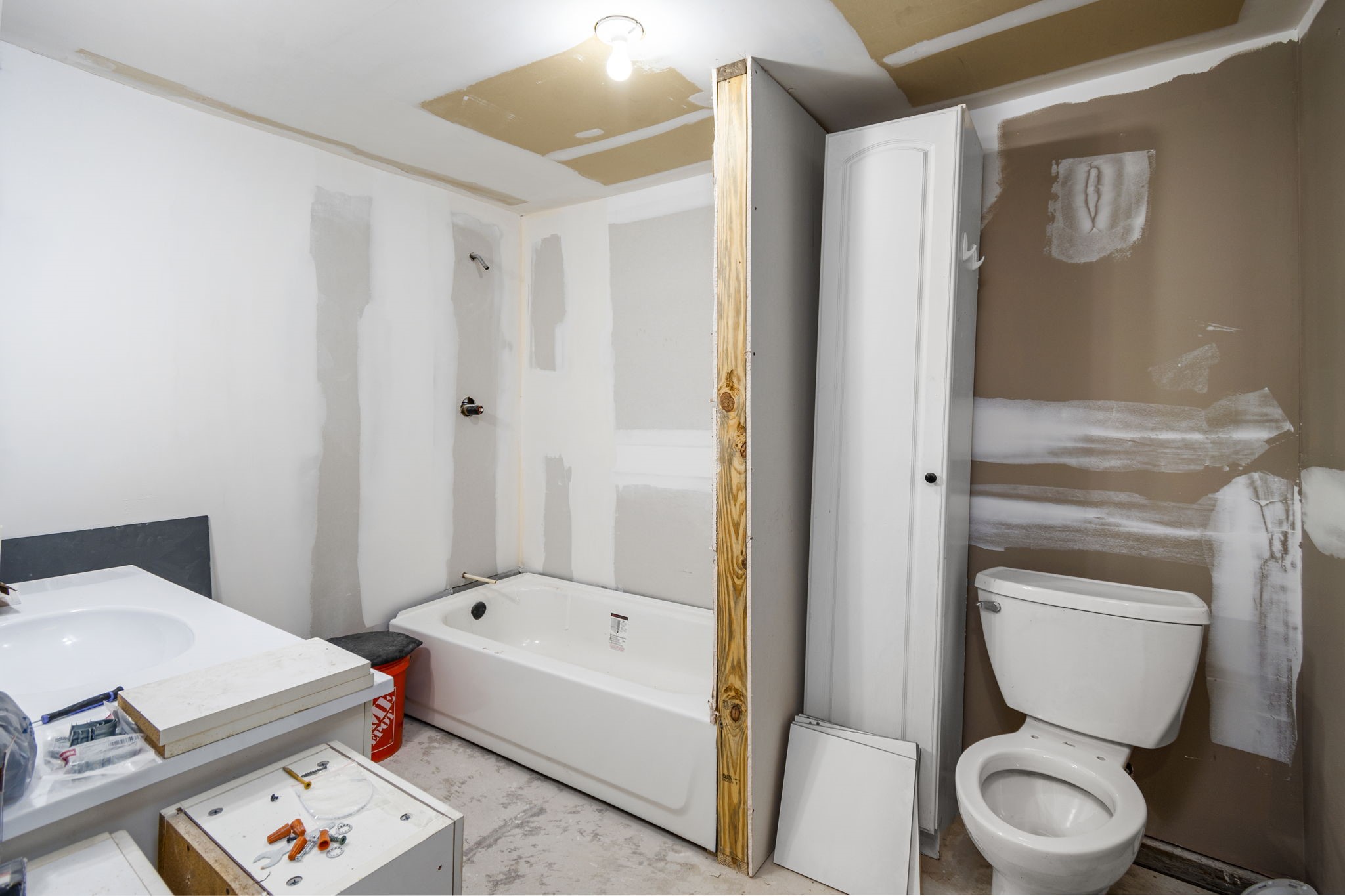 25311 Hardin Store Road Pinehurst, TX 77362 - Photo 23 of 39 a bathroom with a toilet and a shower