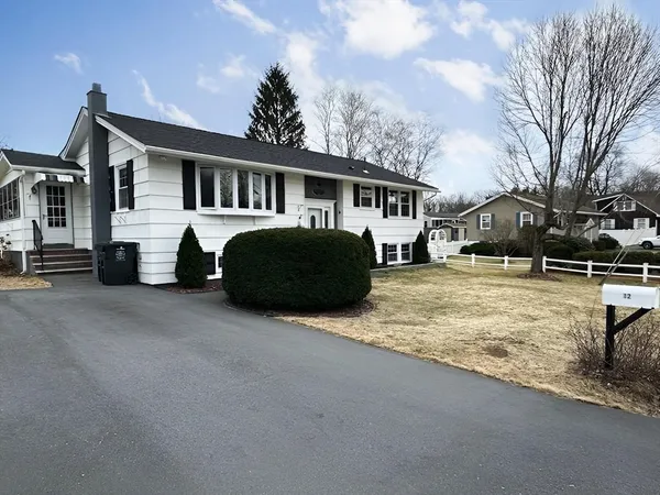 $539,900 | 12 Tanglewood Drive, Dracut, MA 01826