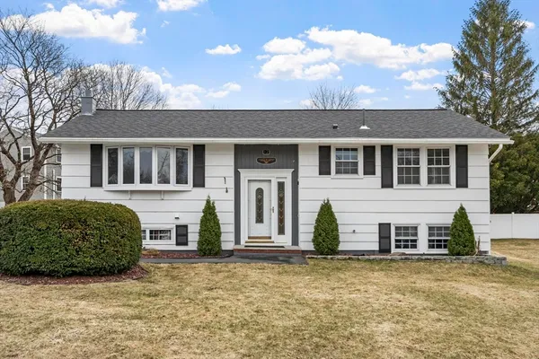 $539,900 | 12 Tanglewood Drive, Dracut, MA 01826
